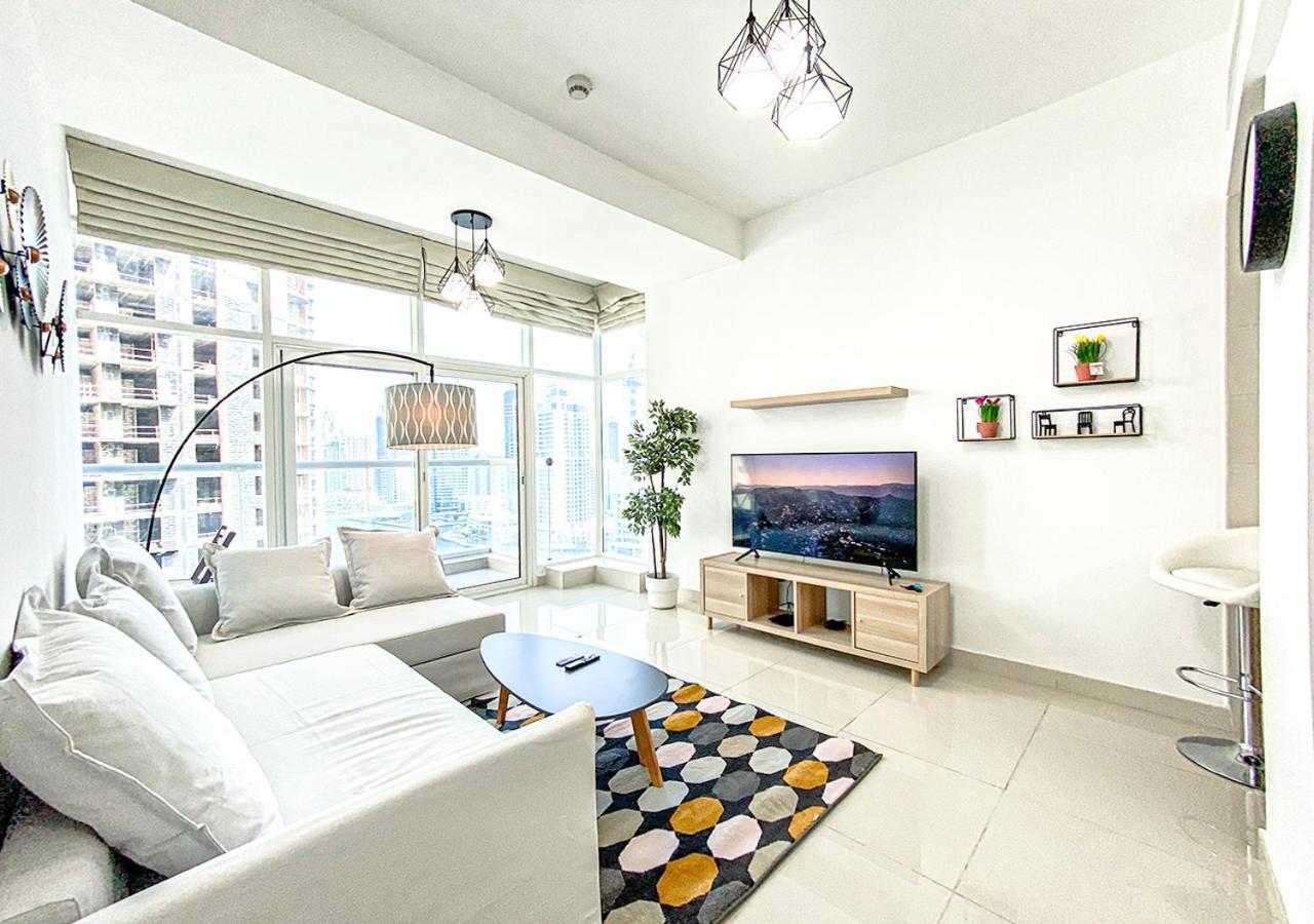 Apartamento Walk To The Beach Or Enjoy The Amazing View From The Balcony Dubái Exterior foto