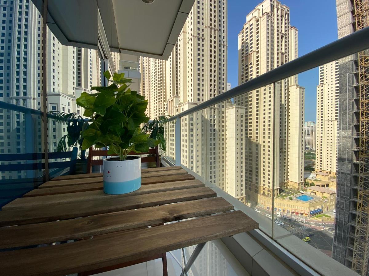 Apartamento Walk To The Beach Or Enjoy The Amazing View From The Balcony Dubái Exterior foto