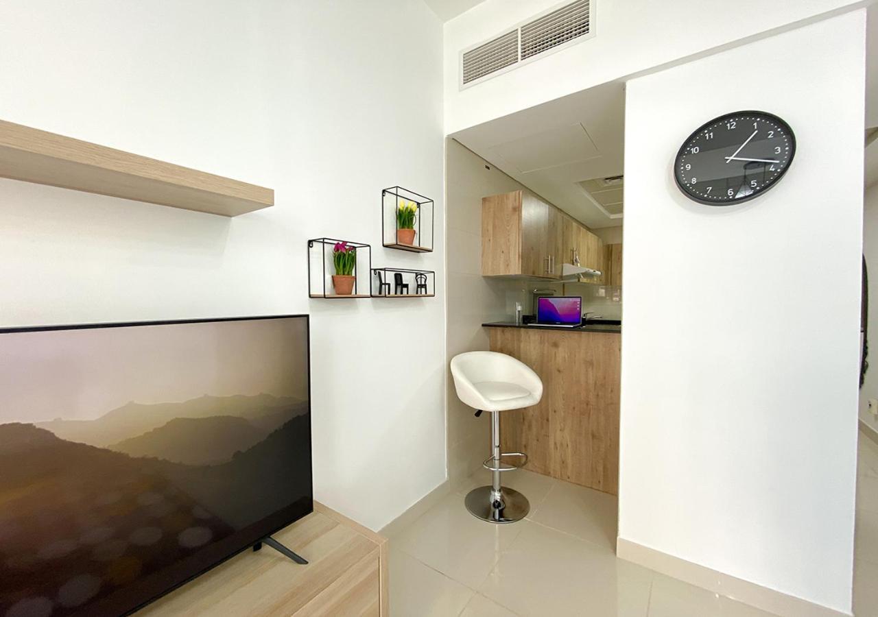 Apartamento Walk To The Beach Or Enjoy The Amazing View From The Balcony Dubái Exterior foto