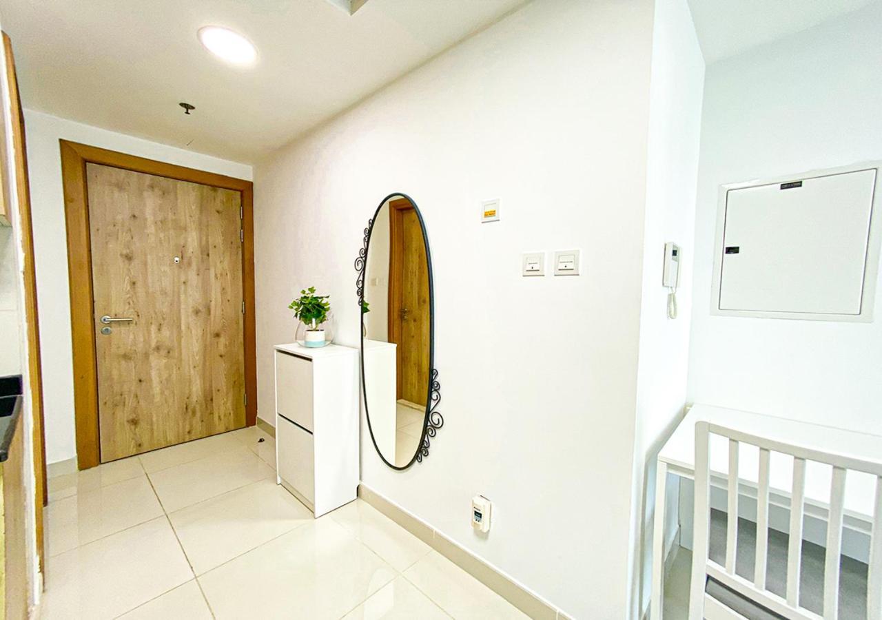 Apartamento Walk To The Beach Or Enjoy The Amazing View From The Balcony Dubái Exterior foto