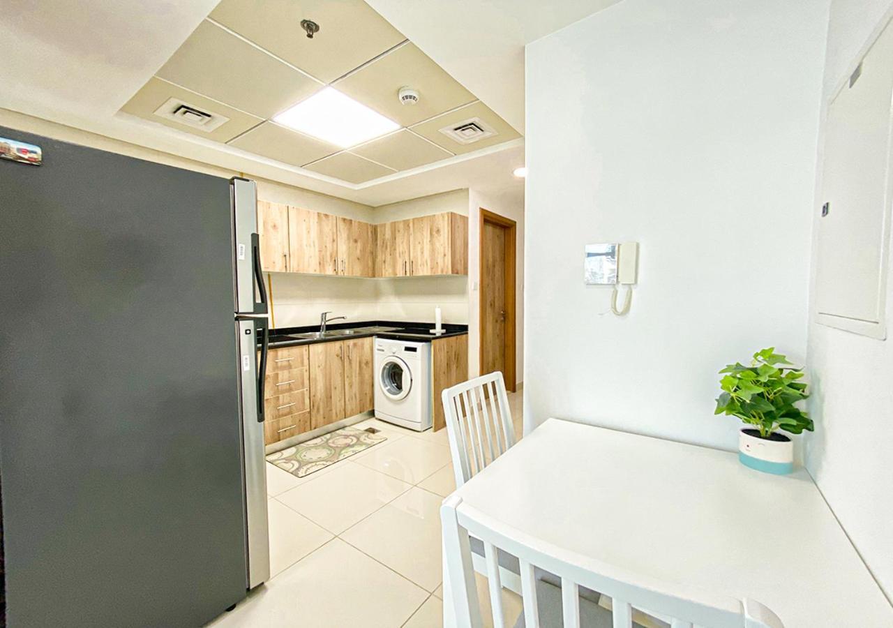 Apartamento Walk To The Beach Or Enjoy The Amazing View From The Balcony Dubái Exterior foto