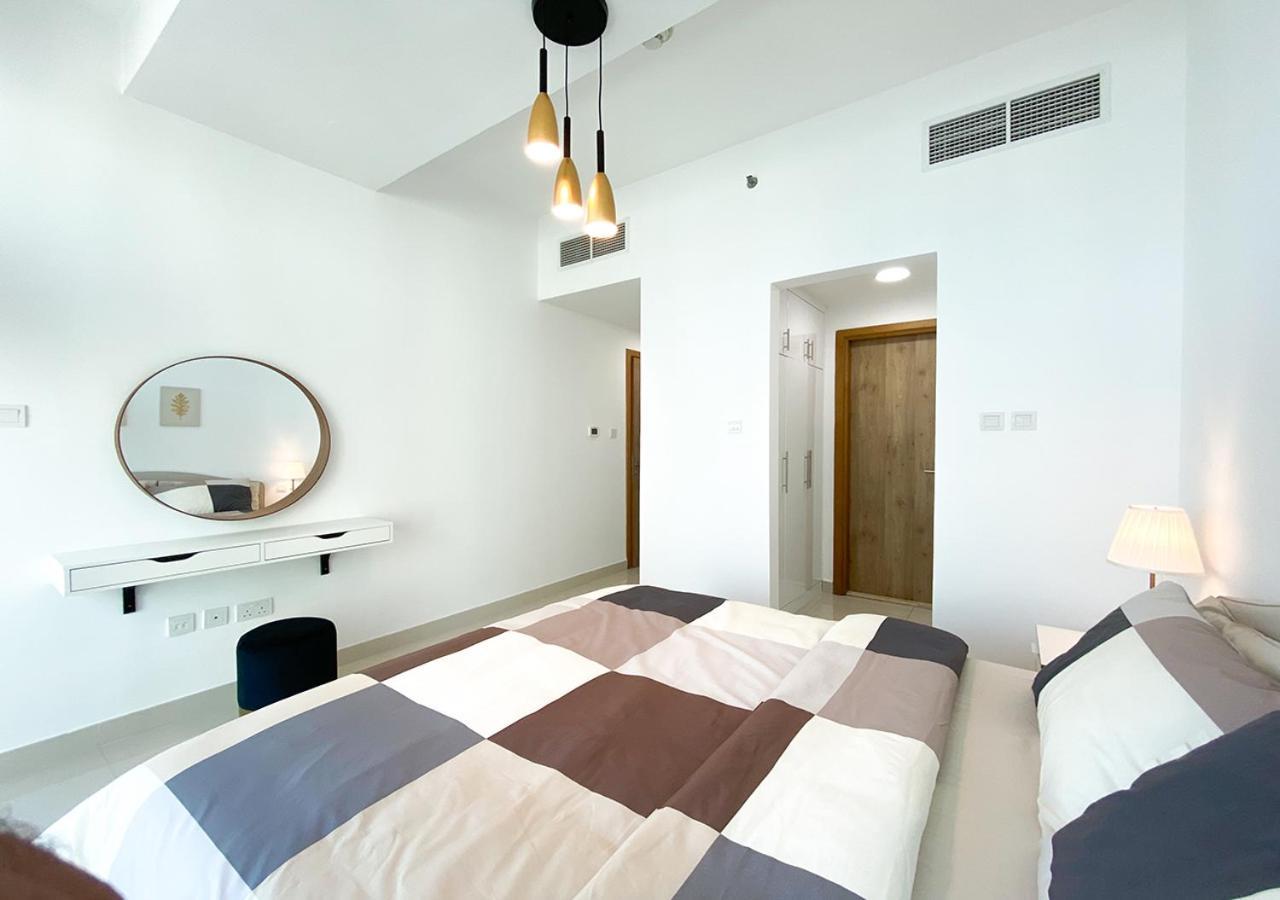 Apartamento Walk To The Beach Or Enjoy The Amazing View From The Balcony Dubái Exterior foto