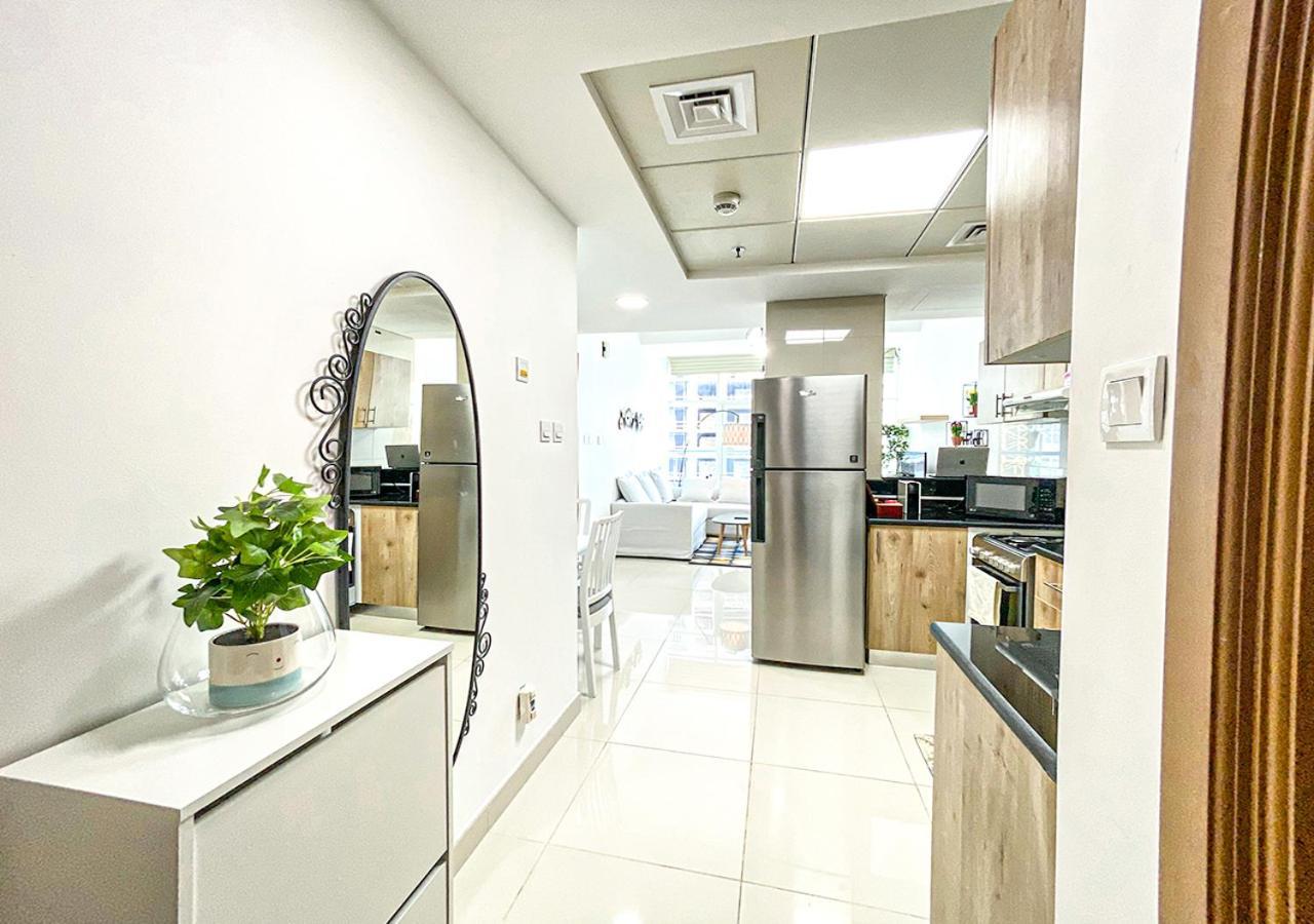 Apartamento Walk To The Beach Or Enjoy The Amazing View From The Balcony Dubái Exterior foto