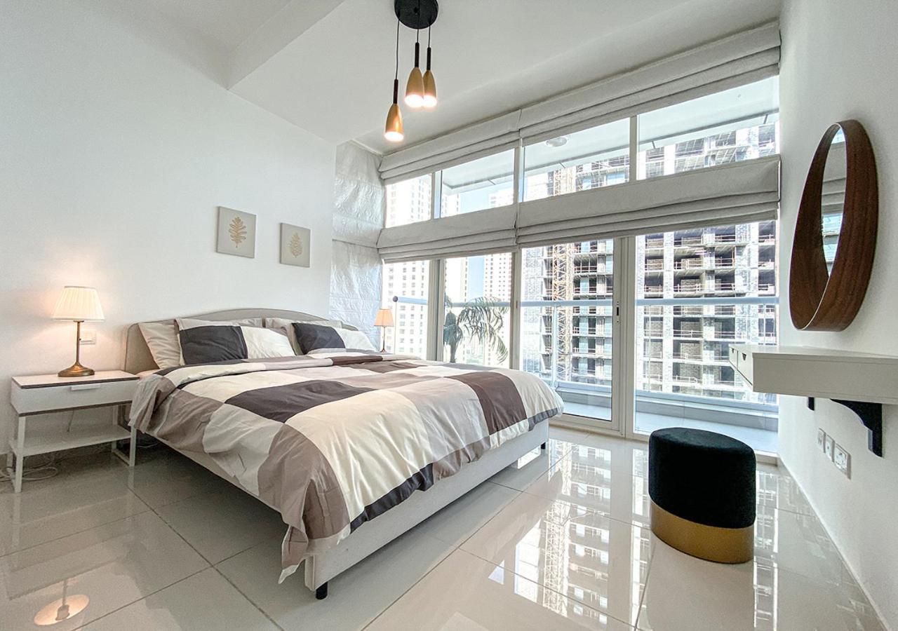 Apartamento Walk To The Beach Or Enjoy The Amazing View From The Balcony Dubái Exterior foto
