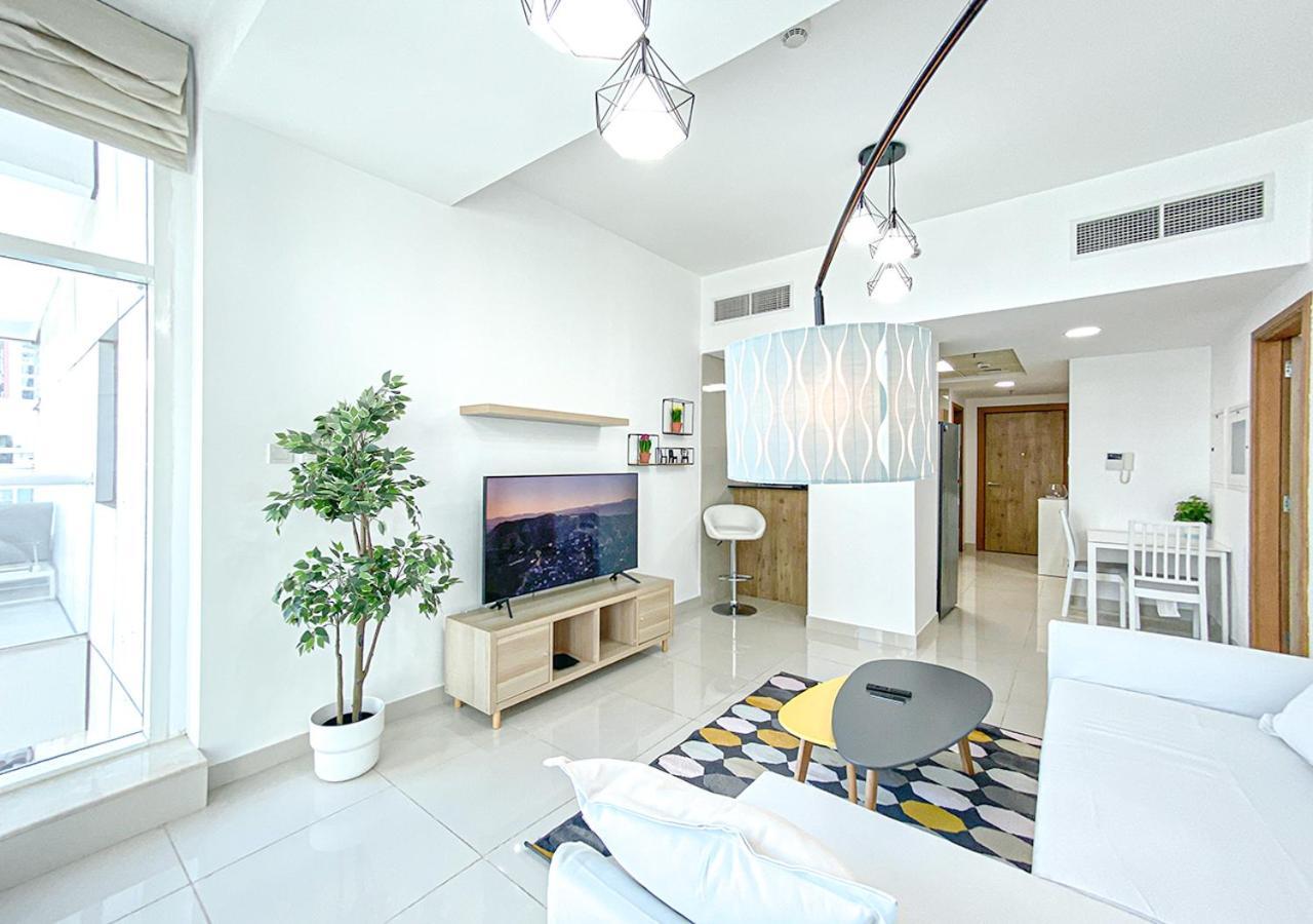 Apartamento Walk To The Beach Or Enjoy The Amazing View From The Balcony Dubái Exterior foto